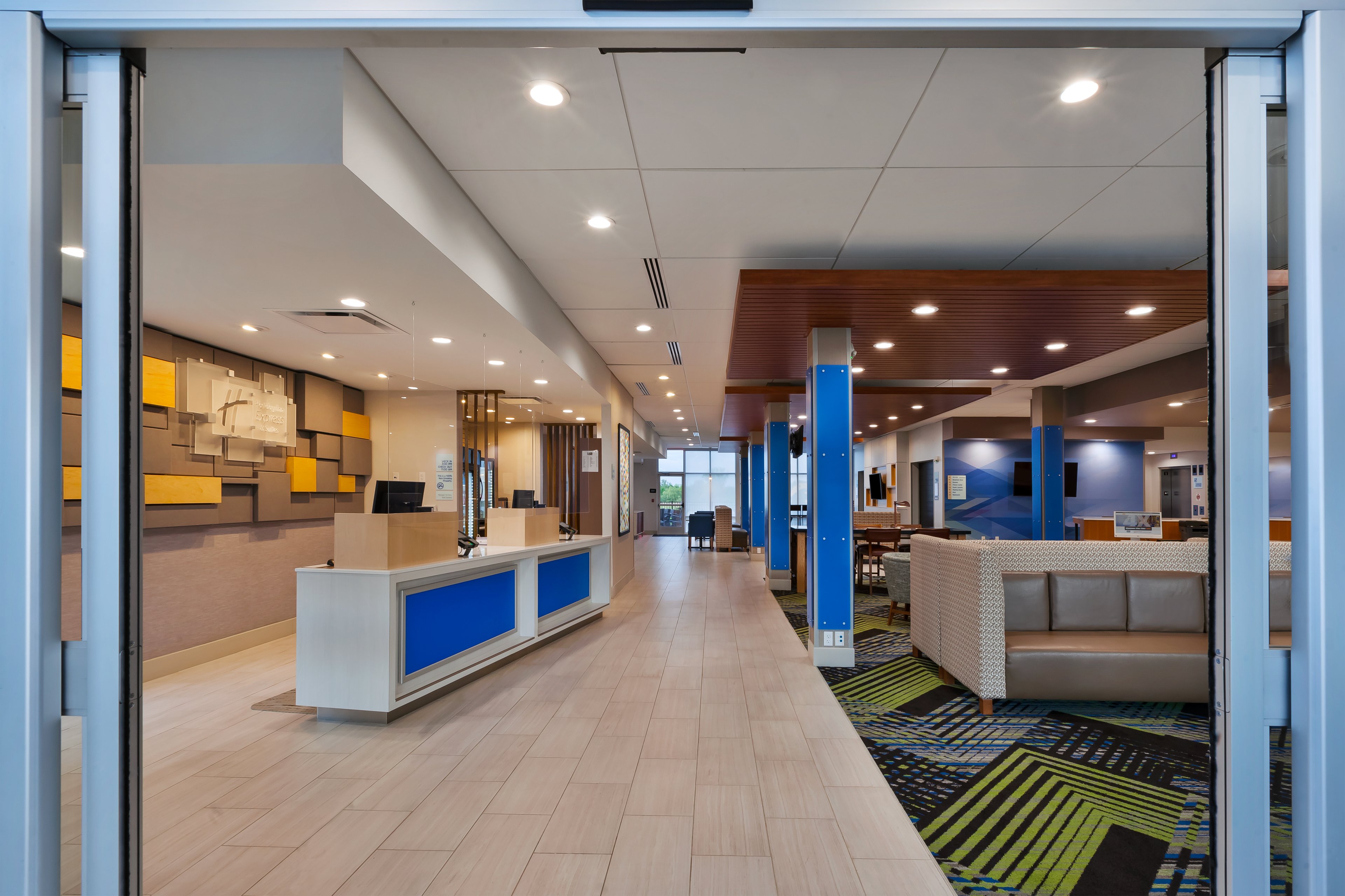 Holiday Inn Express Suites Grand Rapids Airport South 5/39