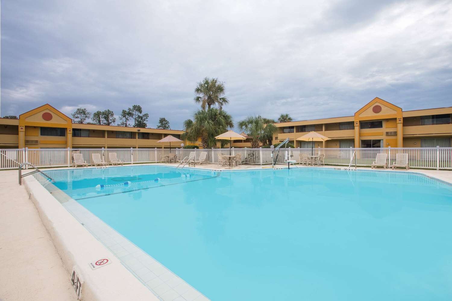 Days Inn by Wyndham Ocala North 9/19