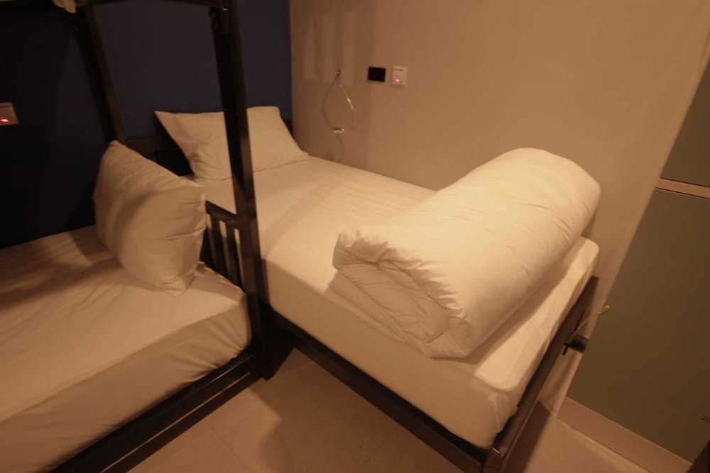 Jellybean the Blocks Hostel Sukhumvit 10 29/63