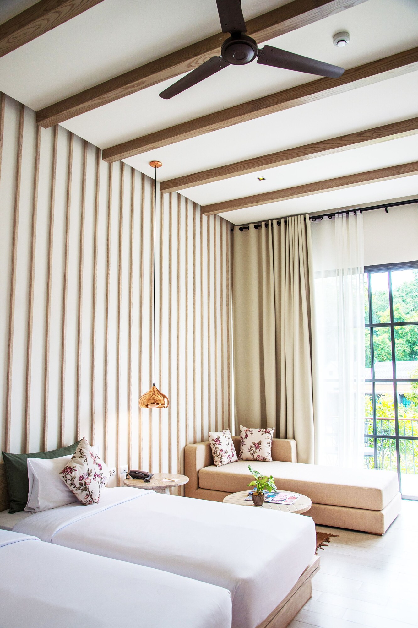 PLANTATION, DELUXE