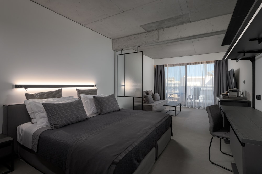 Essence Suites Rhodes 5/32