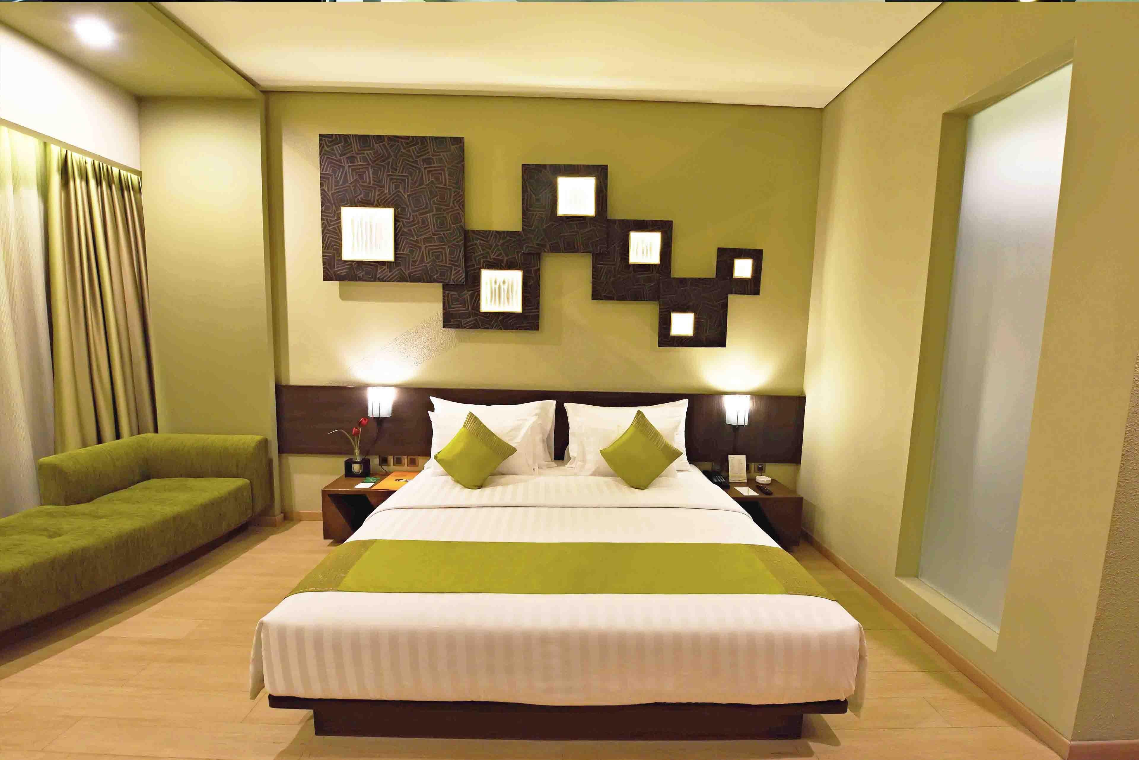 Room, Twin Beds, Pool View 4/10