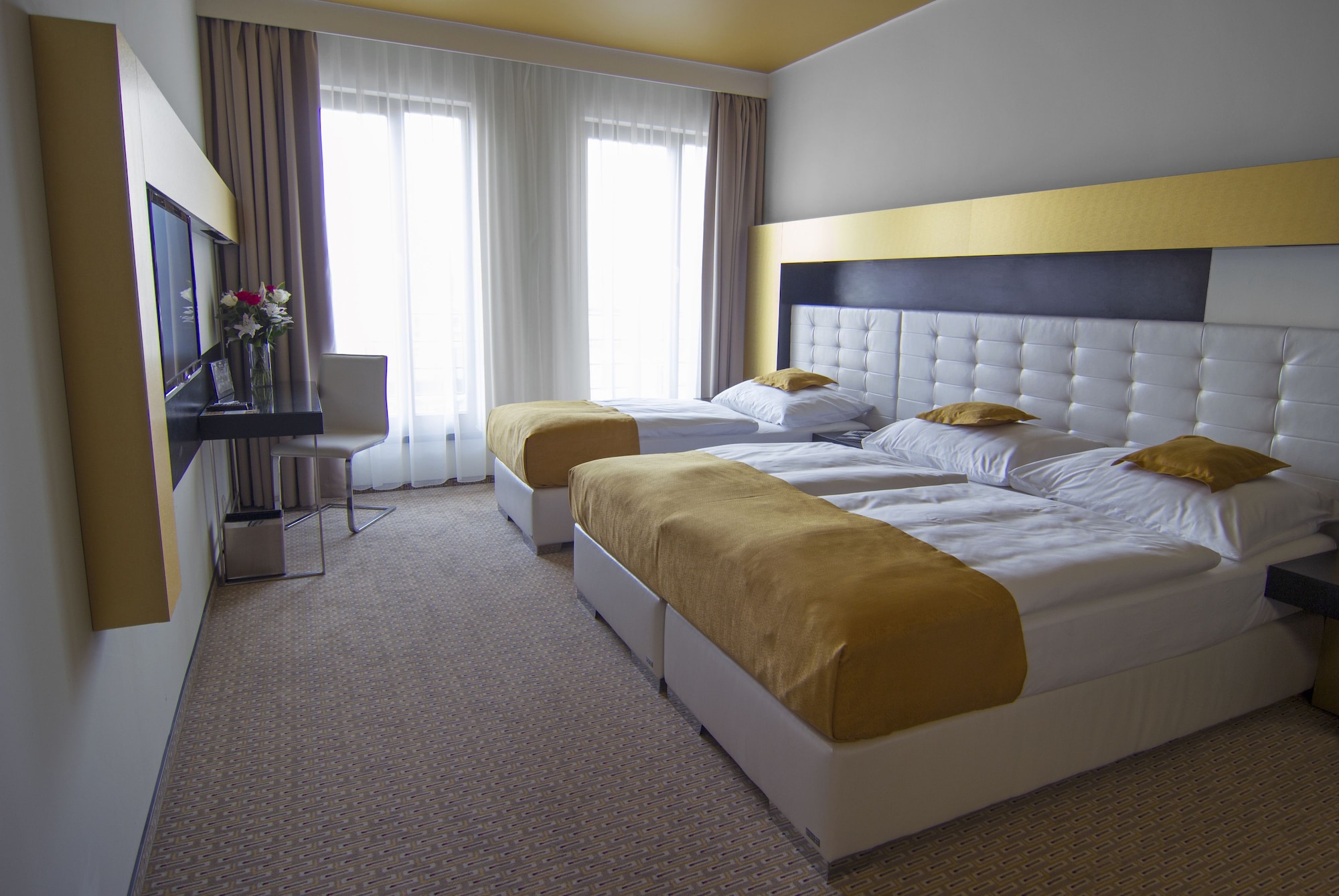 CLASSIC, DOUBLE OR TWIN BED, WITH EXTRA BED