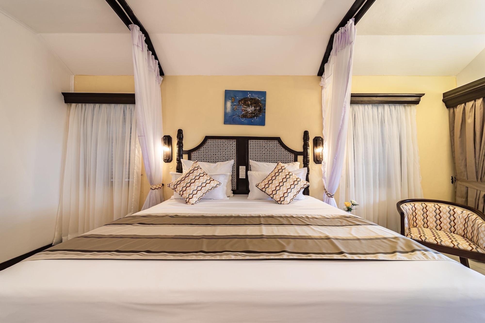 POOL / GARDEN VIEW ROOM