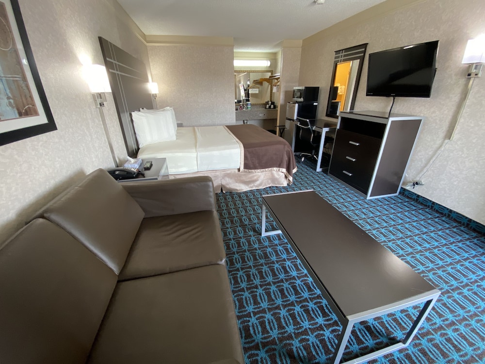 Deluxe Inn Fayetteville 39/61