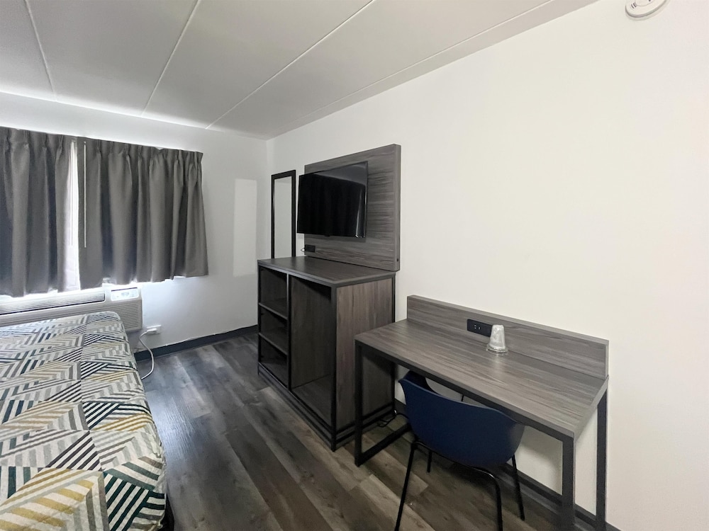 Motel6 Chicago, IL - Halsted 13/23