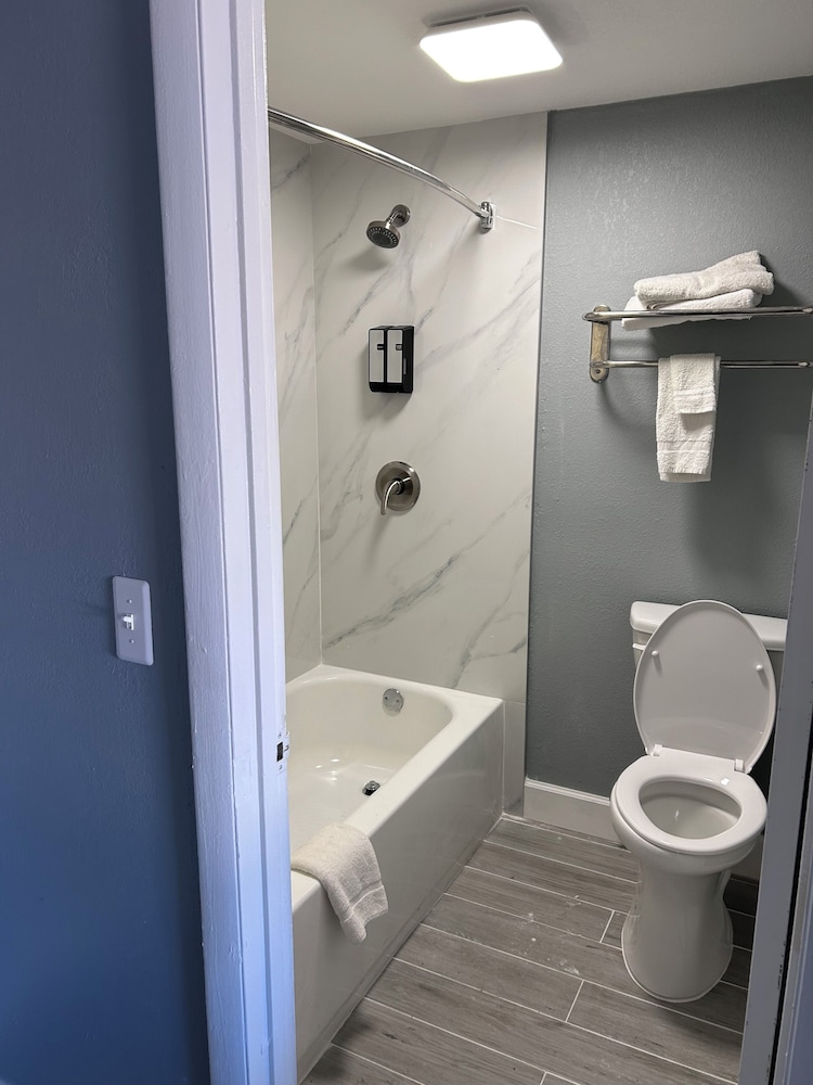 Airport Motor Inn 29/31