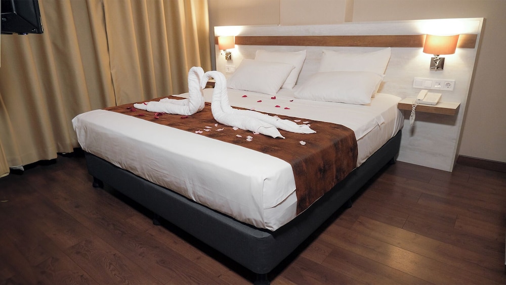 Kanyonvadi Hotel 10/47