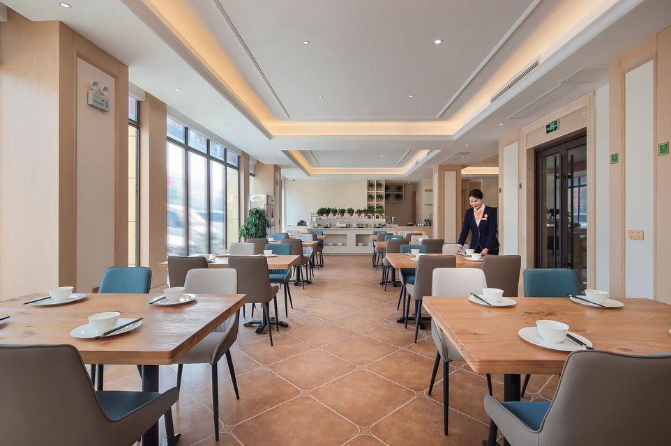 Vienna International Hotel (Ningling Zhanggong Road) 19/28