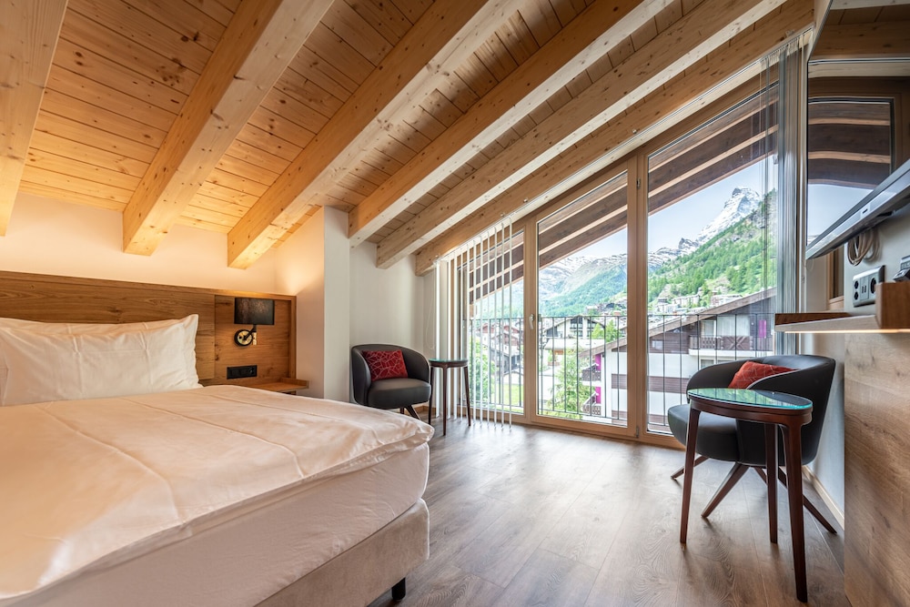 ROOF TOP, SUITE