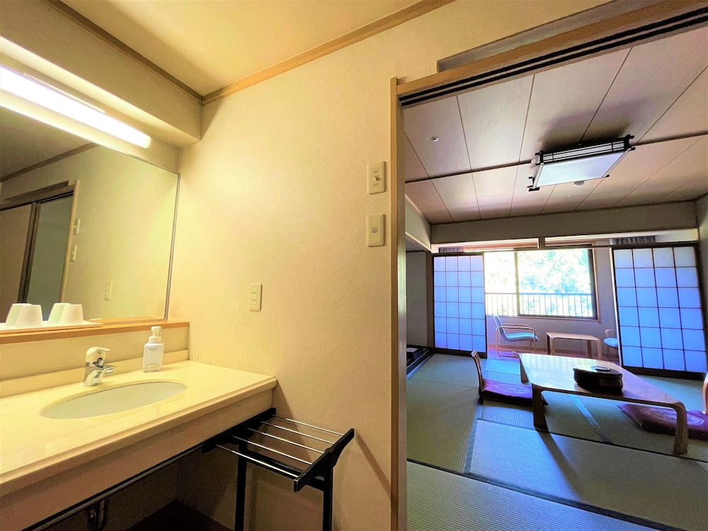 JAPANESE, FOREST VIEW, SHARED BATHROOM