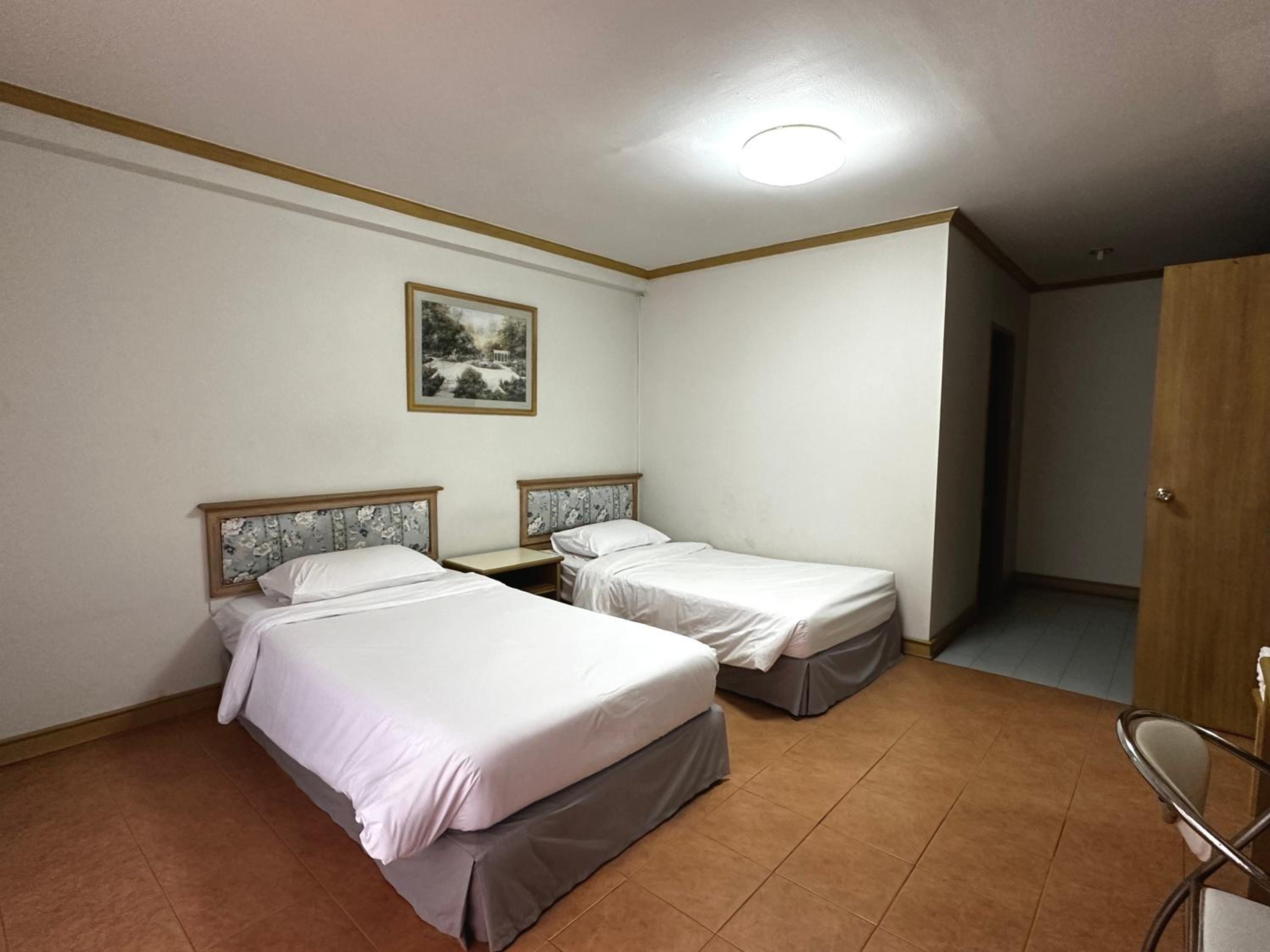 1 BEDROOM, SUITE
