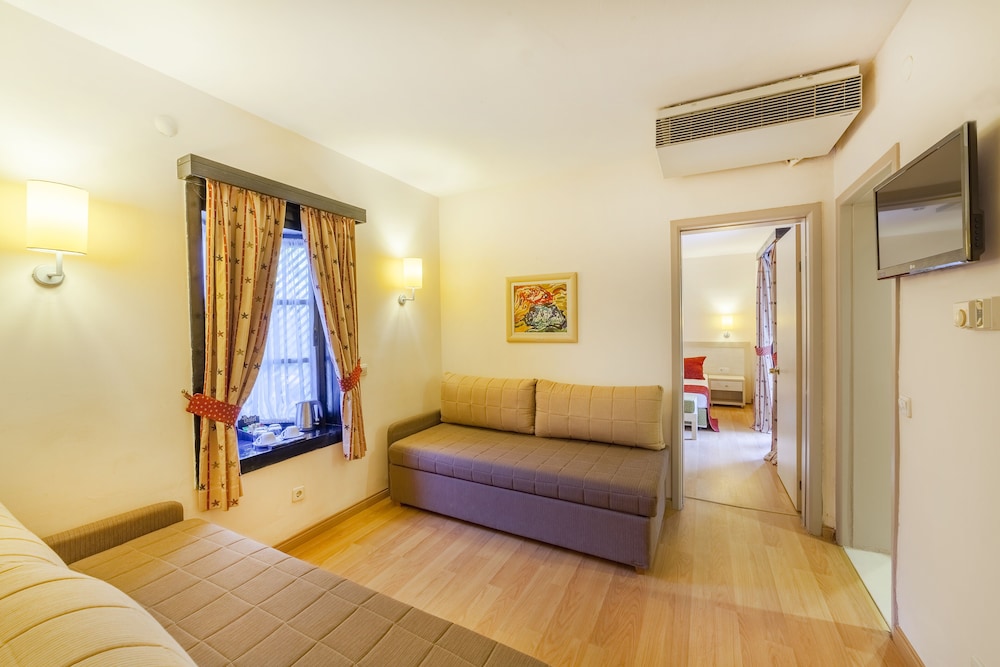 Sunrise Resort Hotel 47/67