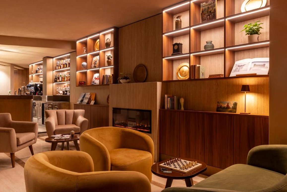Adoro Hotel 56/72