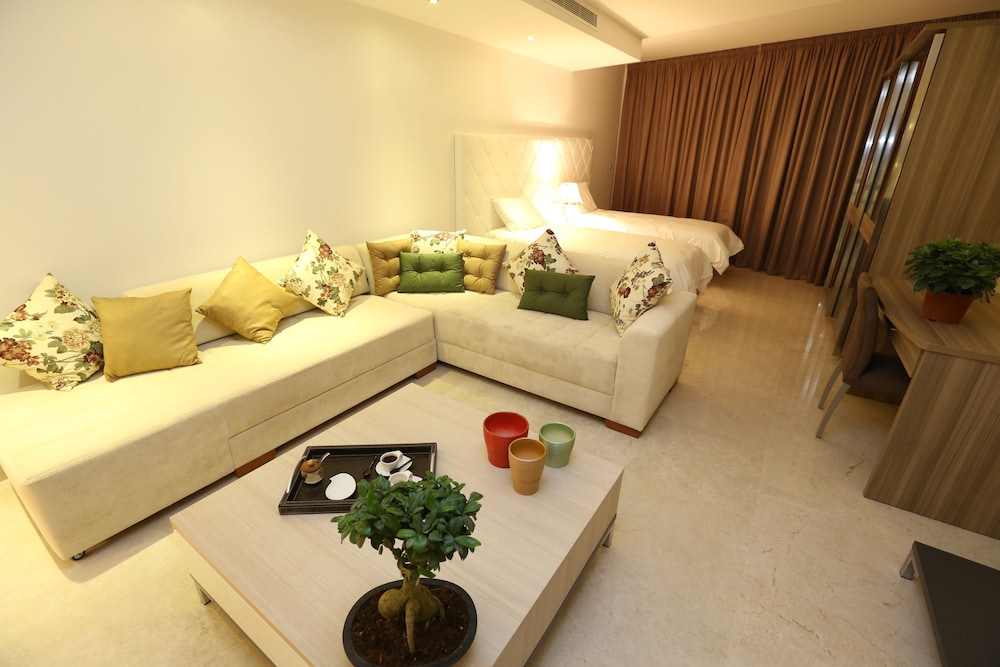 DELORA HOTEL AND SUITES 23/65
