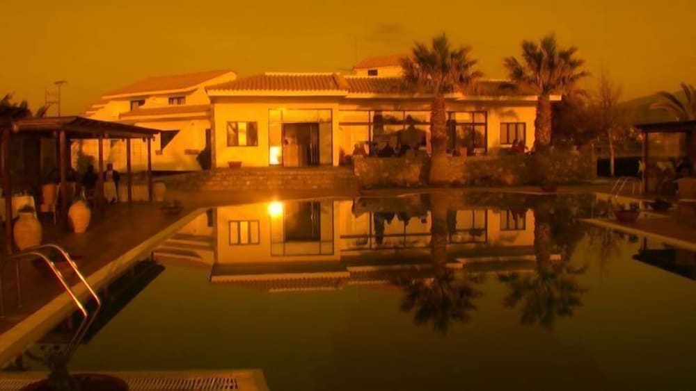Oasis Hotel 4/30