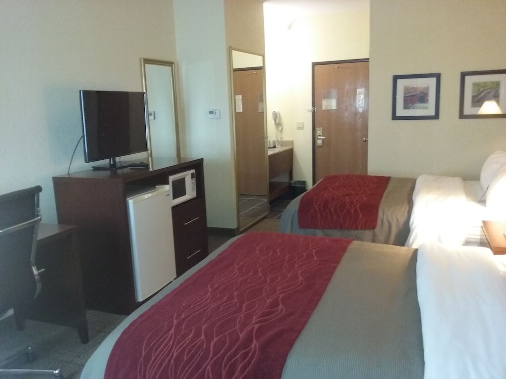 Comfort Inn Warren I-69 11/30