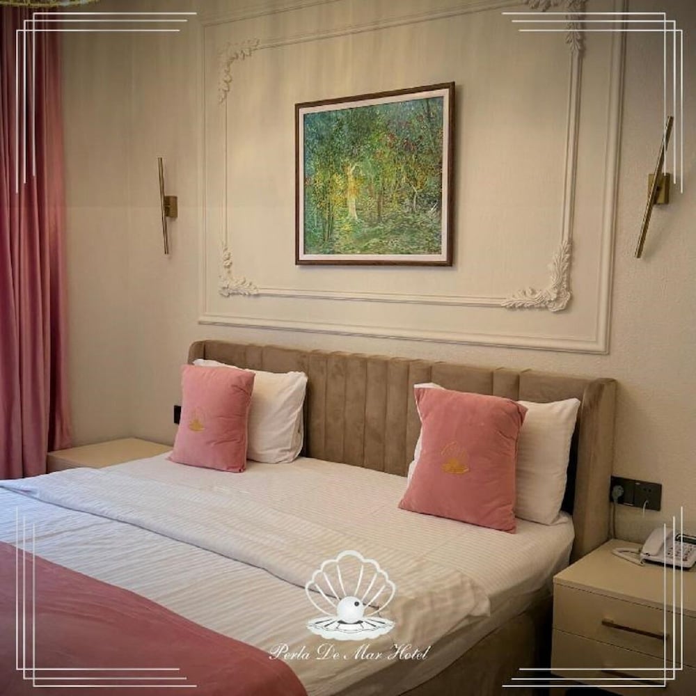 ECONOMY, QUEEN BED