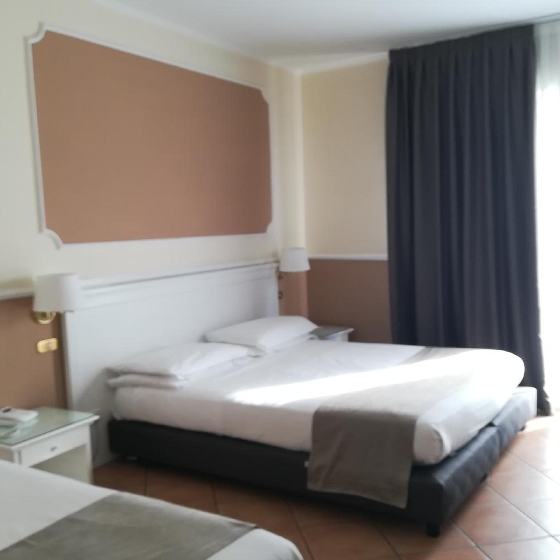 ROOM, TRIPLE