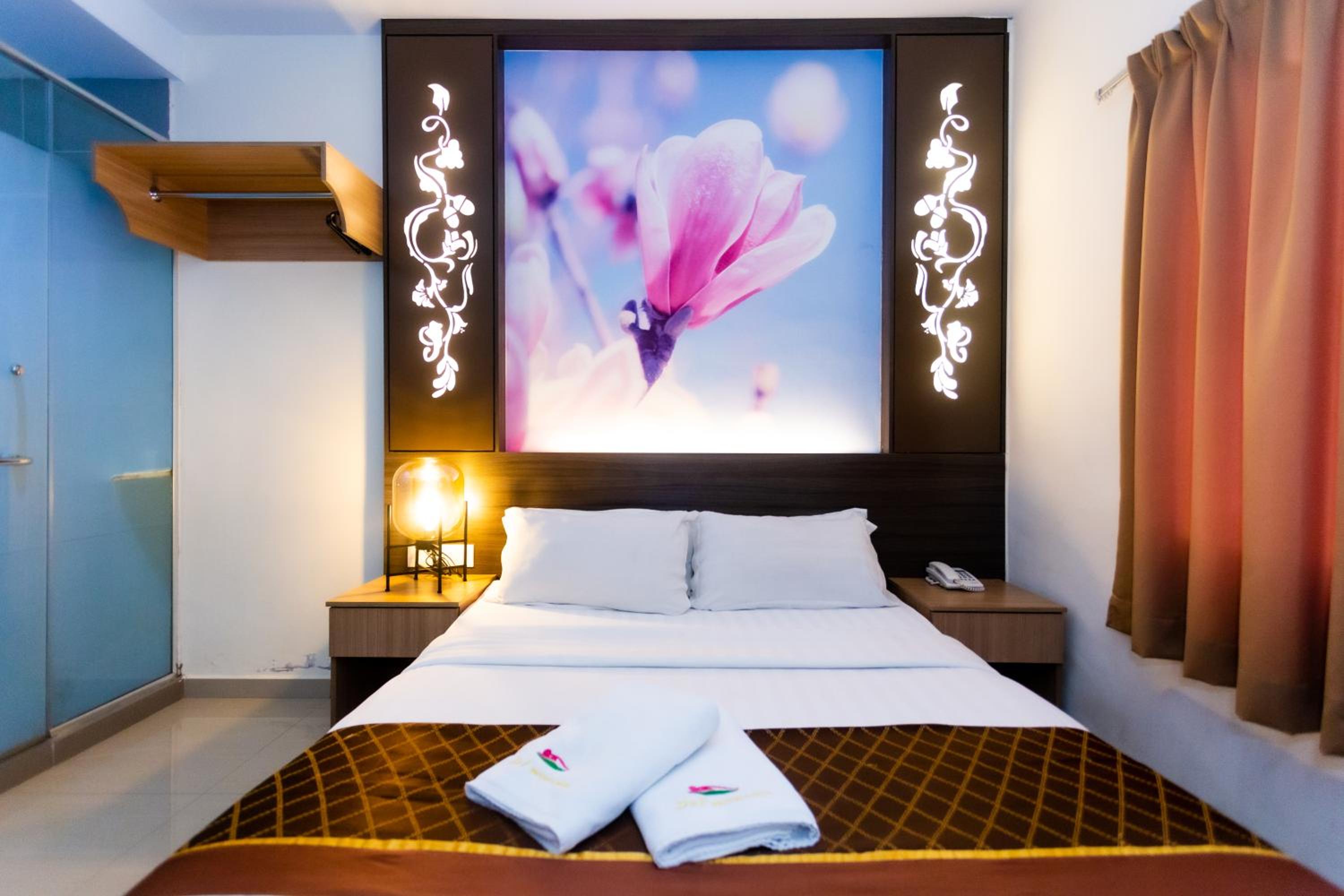 D&F BOUTIQUE HOTEL ERA SQUARE 9/25