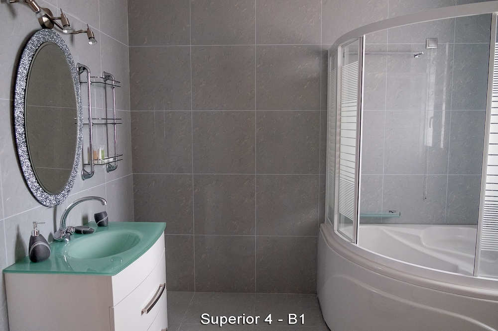 Ionionstar Hotel 44/48