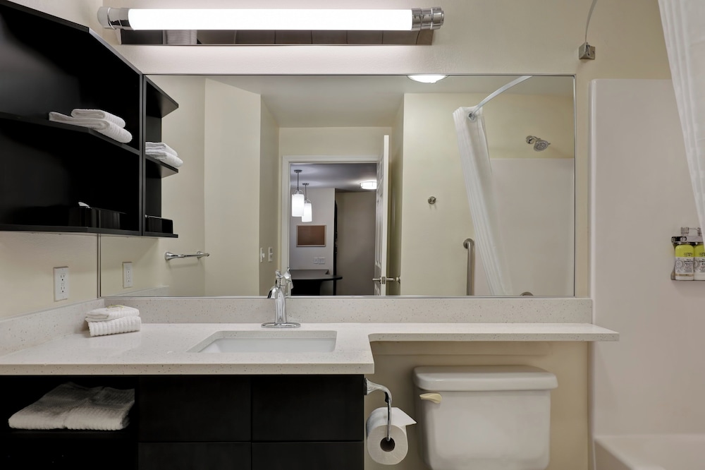 Candlewood Suites Indianapolis - South 77/77