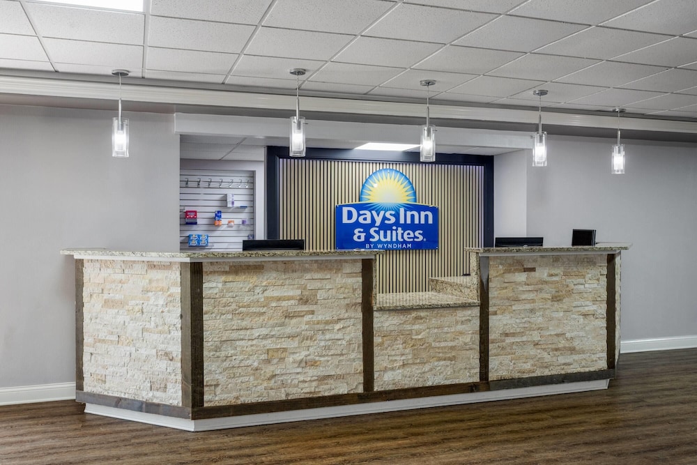 Days Inn and Suites by Wyndham Hammond, IN 4/50