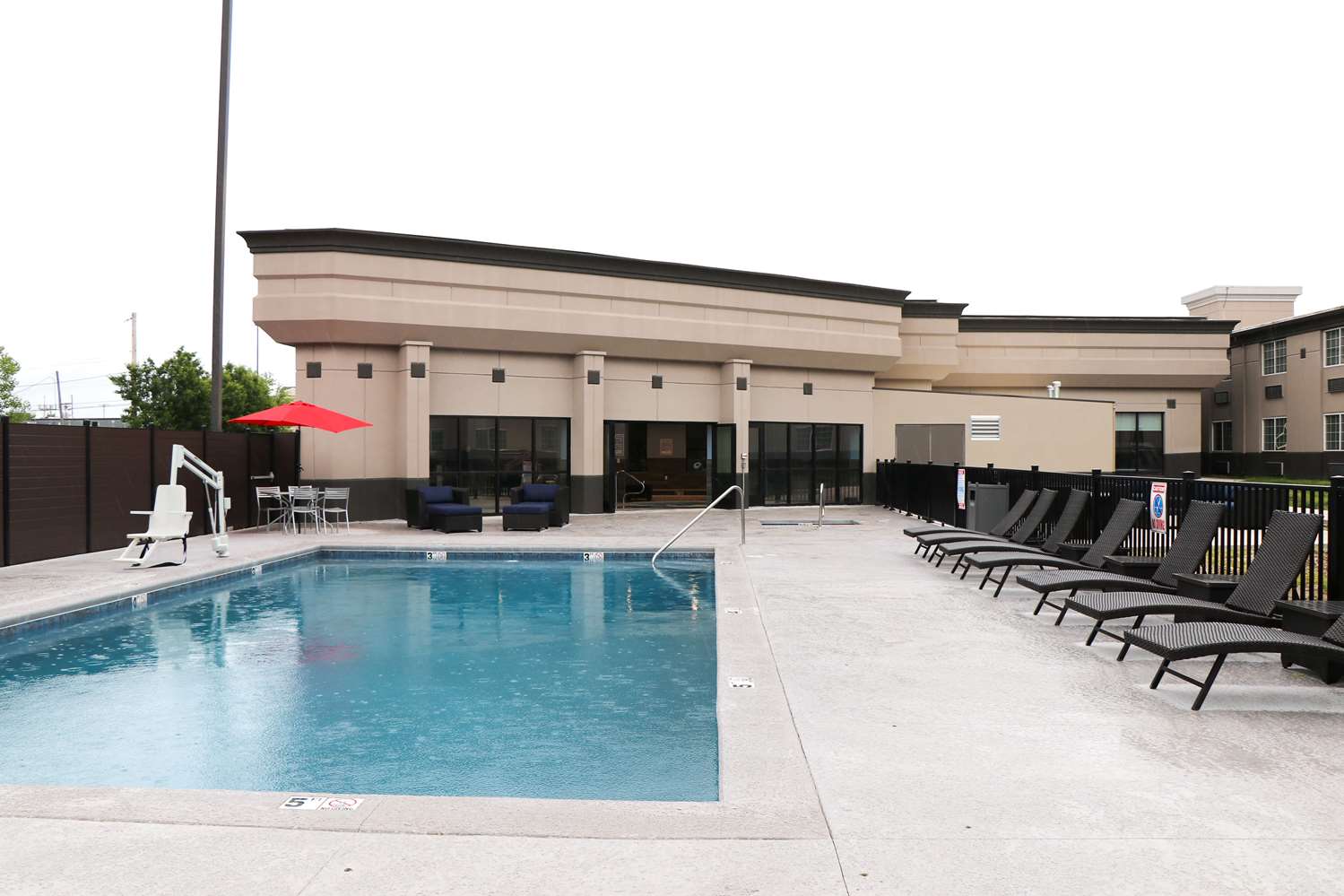 La Quinta Inn & Suites by Wyndham Joplin 8/56