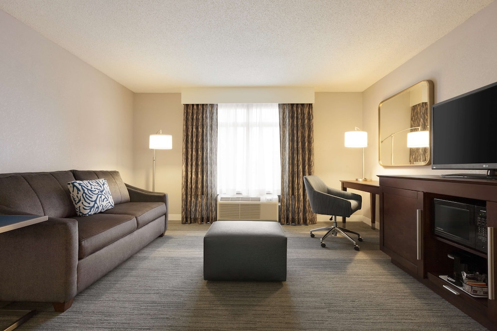 Hampton Inn And Suites Nashville Downtown Tn 39/53