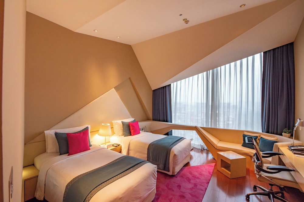 Premium, Single Bed, Airport View