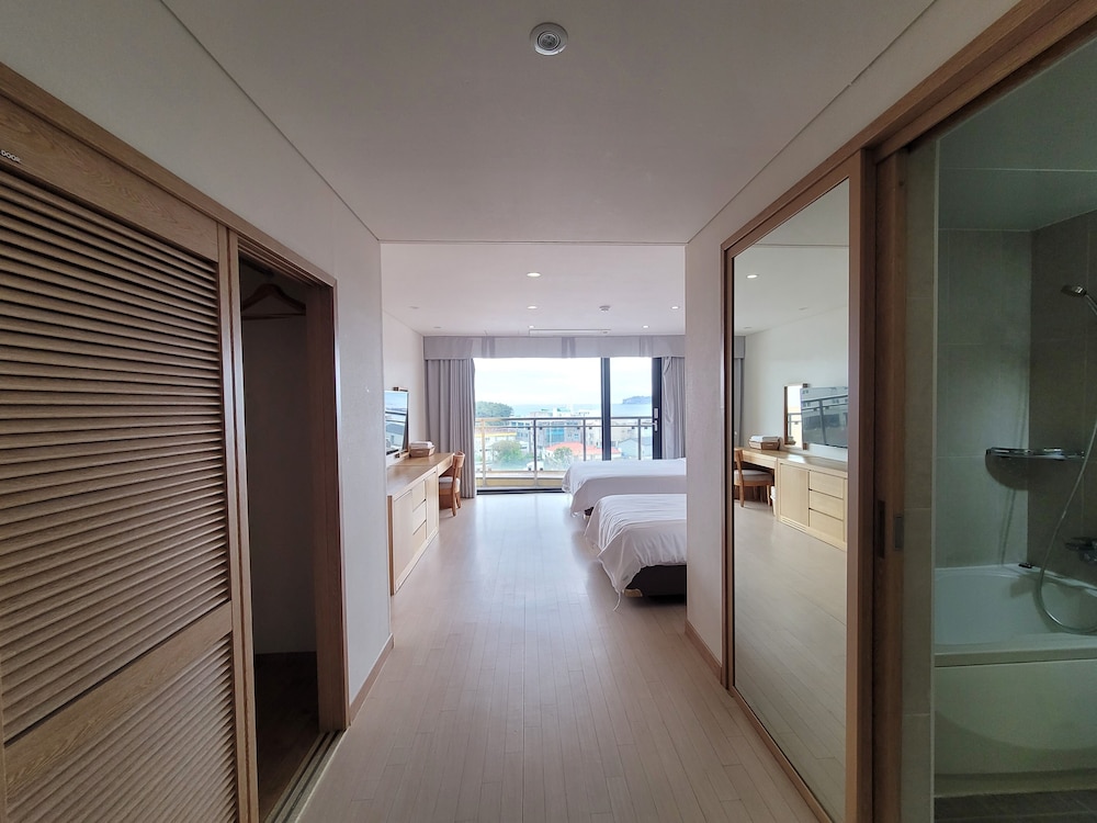 BK HOTEL JEJU 50/50