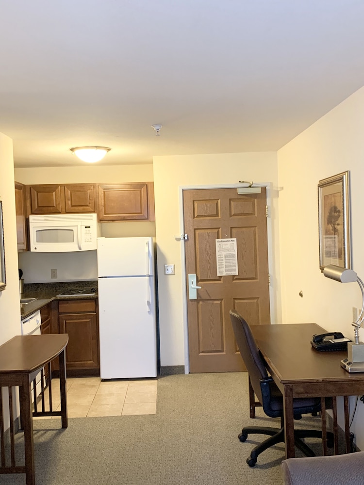 Staybridge Suites Albuquerque Airport 32/59