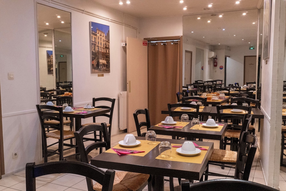 Ours Blanc Place Victor Hugo 52/67