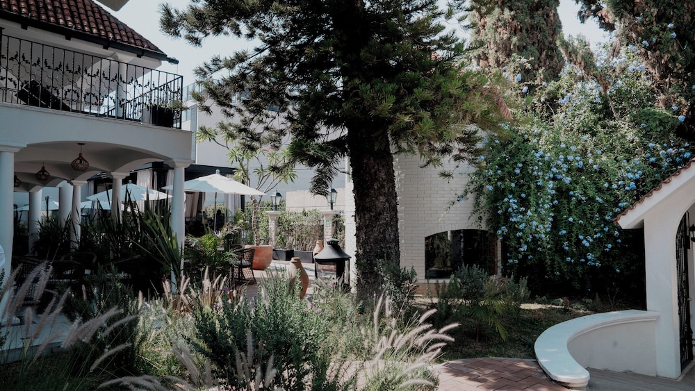 Casa Bonita Hotel and Luxury Residence 46/50