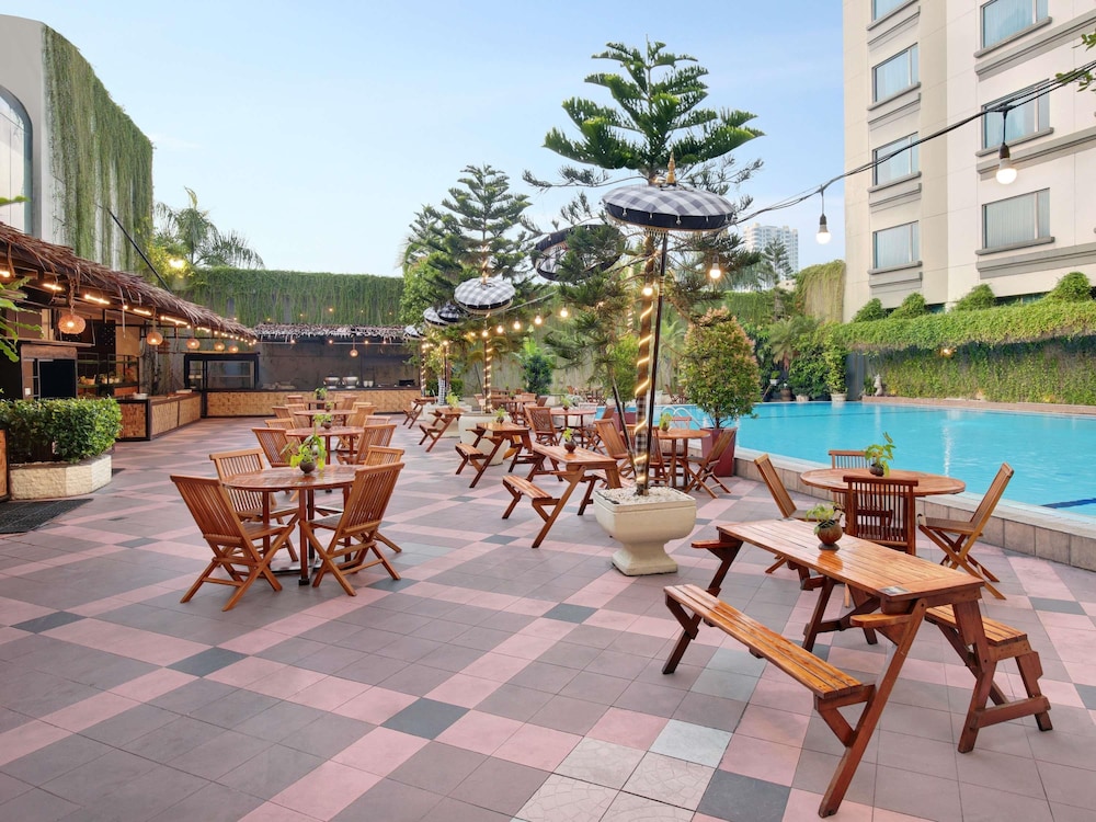 Grand Mercure Maha Cipta Medan Angkasa 63/69