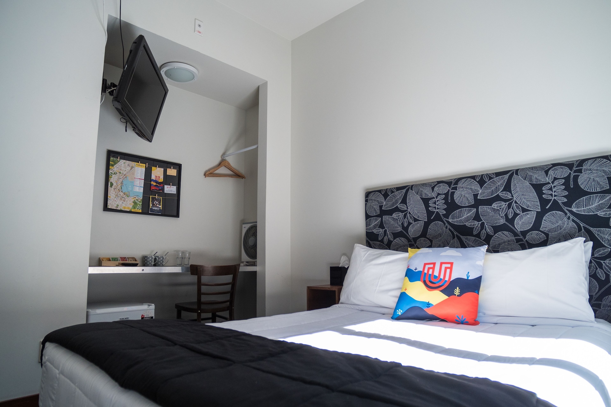 Studio, Queen Bed, Shared Bathroom