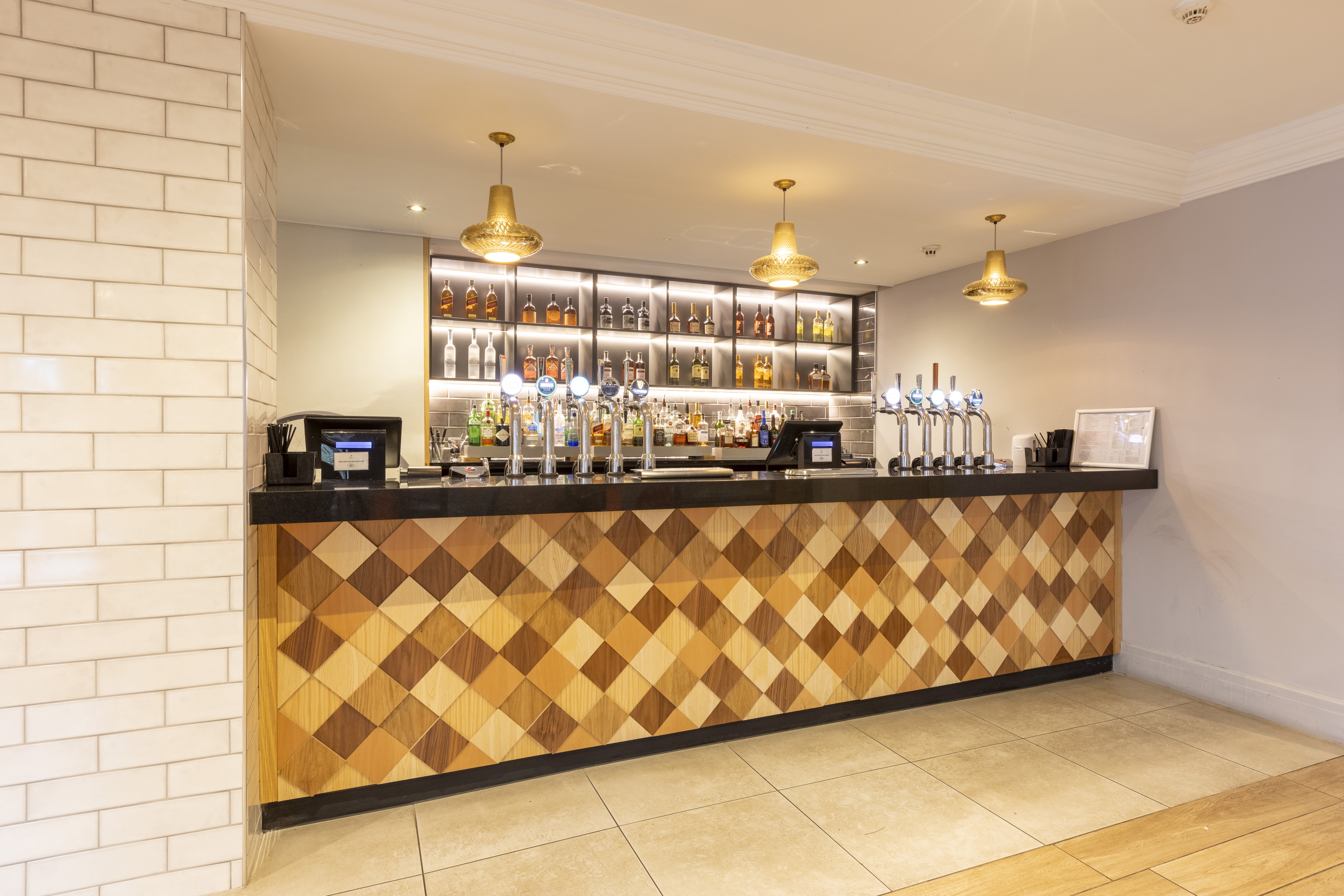 HOLIDAY INN GLASGOW AIRPORT 11/80