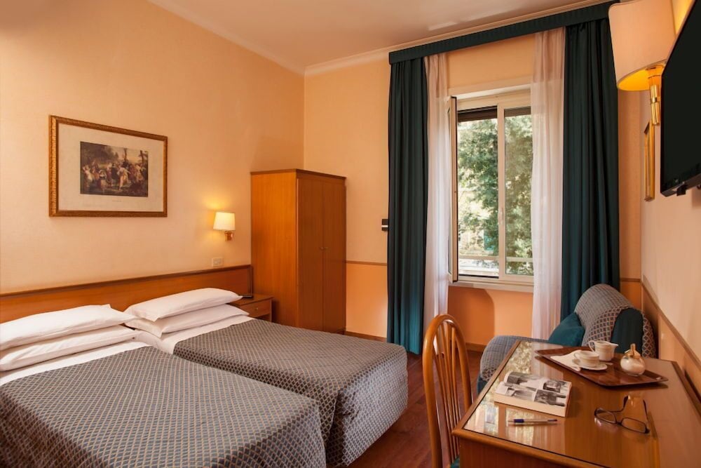 ROOM, TRIPLE