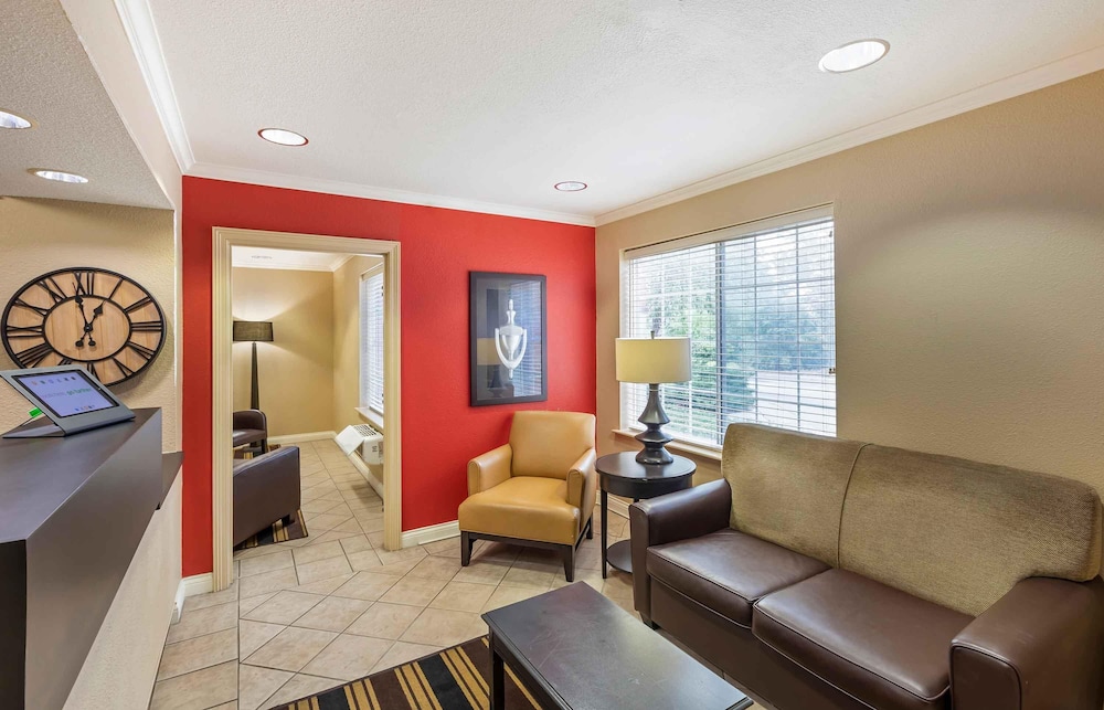 Studio 6 Extended Stay Milwaukee Brookfield WI 43/70