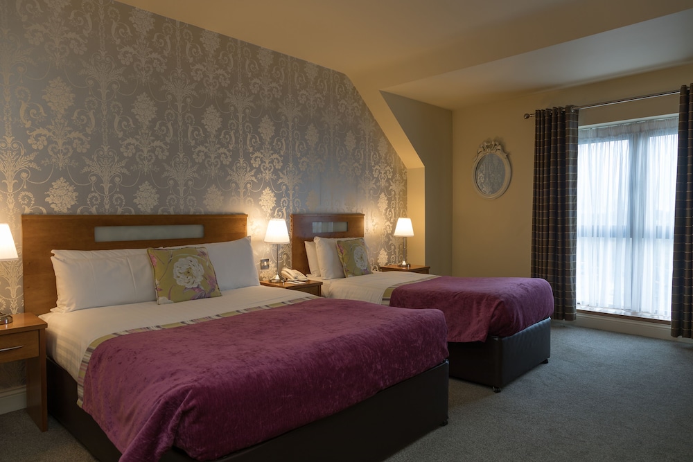 Raheen Woods Hotel 22/70