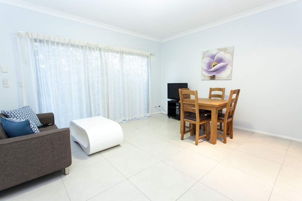 SPRINGWOOD MOTOR INN 39/50