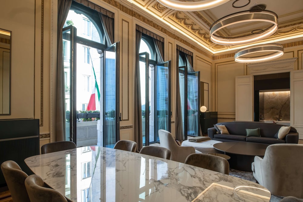 Radisson Collection Hotel, Palazzo Touring Club Milan 37/73