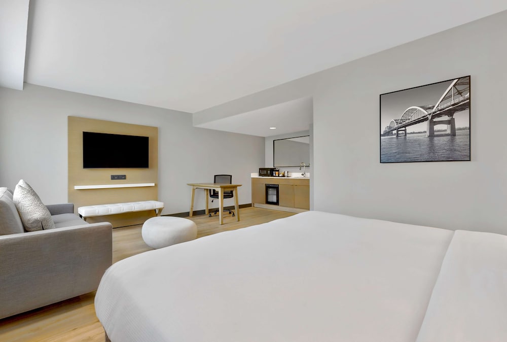 DoubleTree by Hilton Davenport 15/57