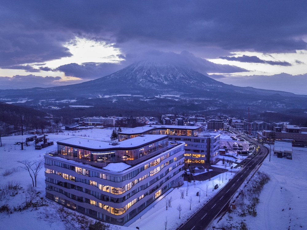 Skye Niseko 7/72