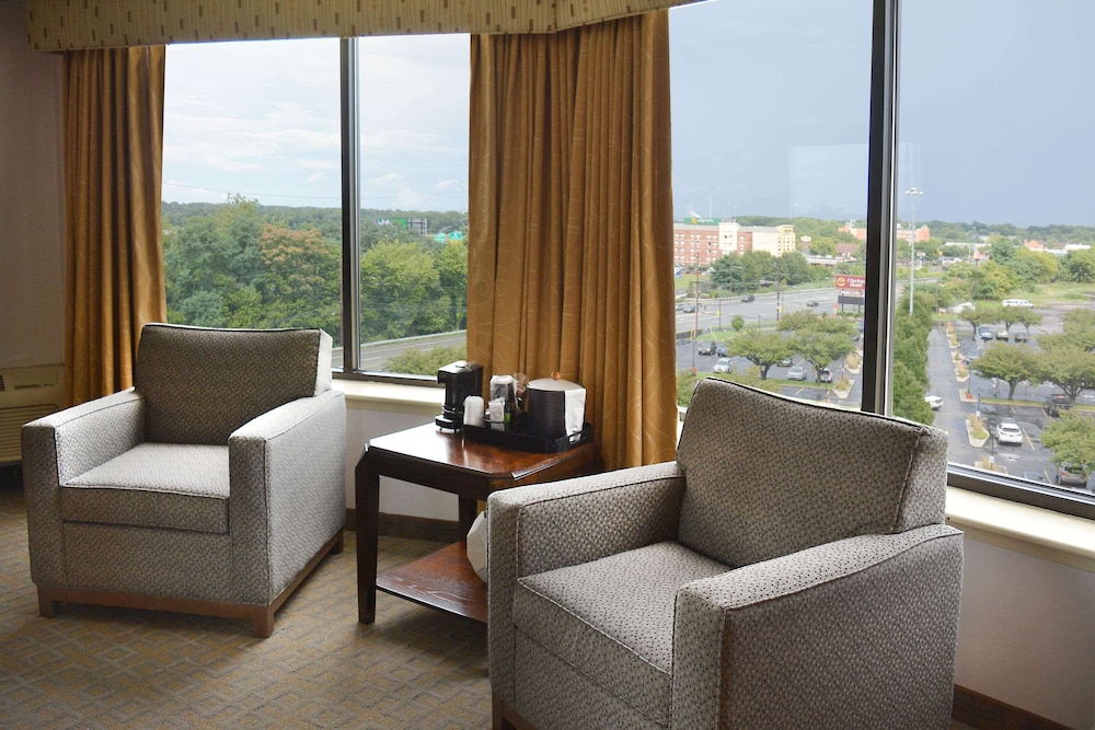 Clarion Hotel Philadelphia International Airport 21/57