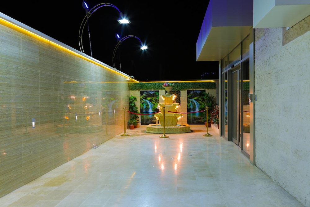 Qaser AlSultan Hotel Suites 36/42