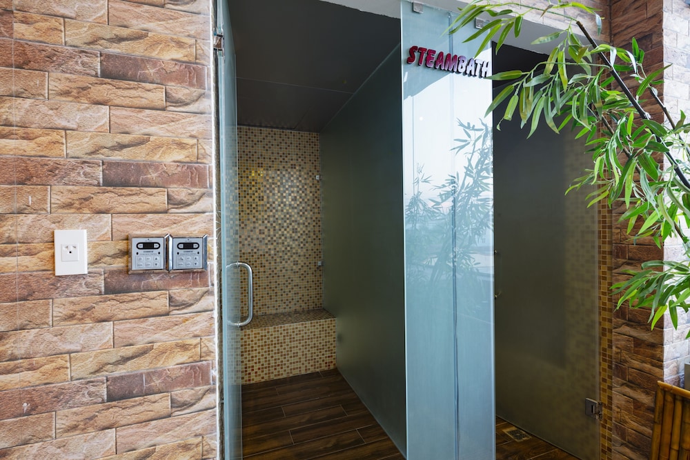 Thanh Lich Royal Boutique Hotel 66/69