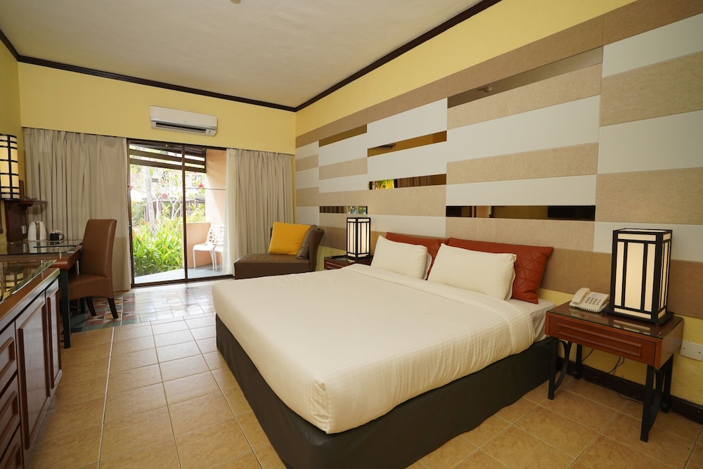 Holiday Villa Beach Resort Spa Cherating 12/48