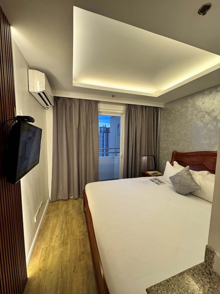 Regency Grand Suites 16/66