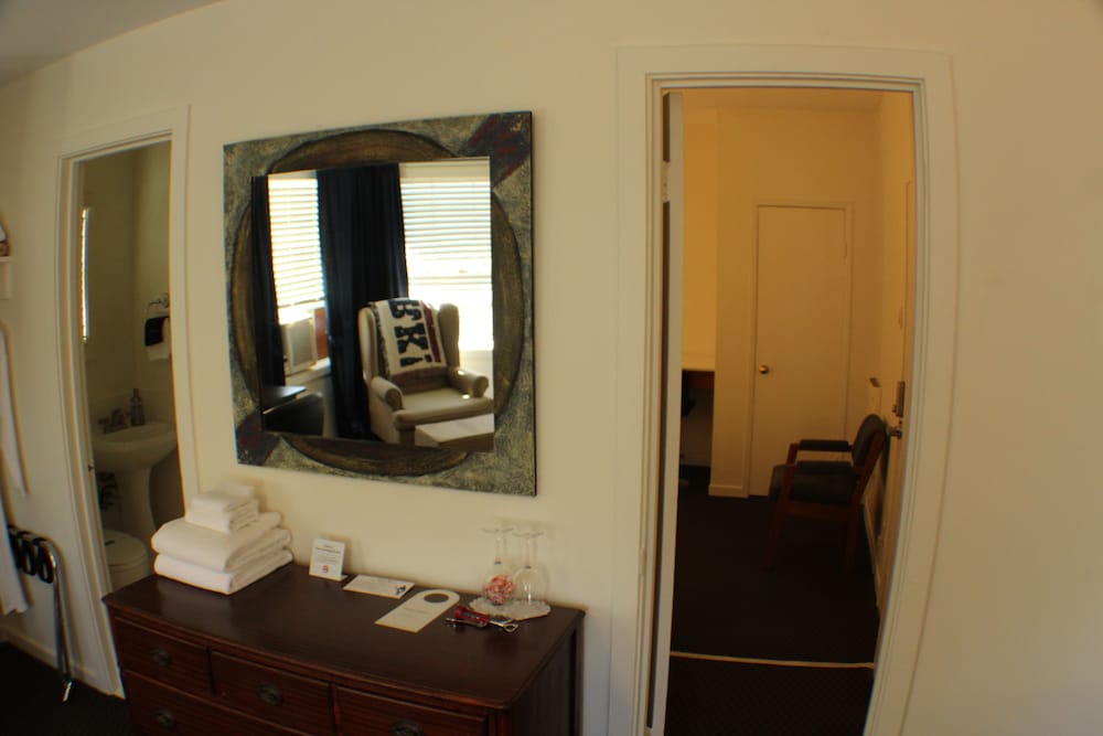 San Anselmo Inn B&B 50/57